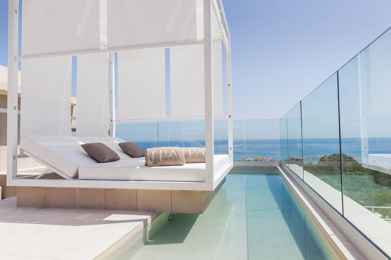 Don Carlos Marbella Exteriér fotografie The hotel's rooftop pool