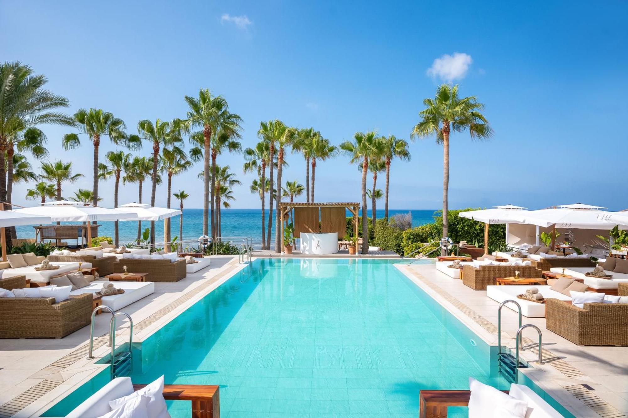 Don Carlos Marbella Exteriér fotografie The beach club at the 1868 Beach Club